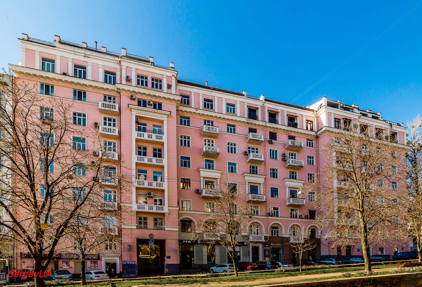 Киев, Улица Антоновича, 4-6