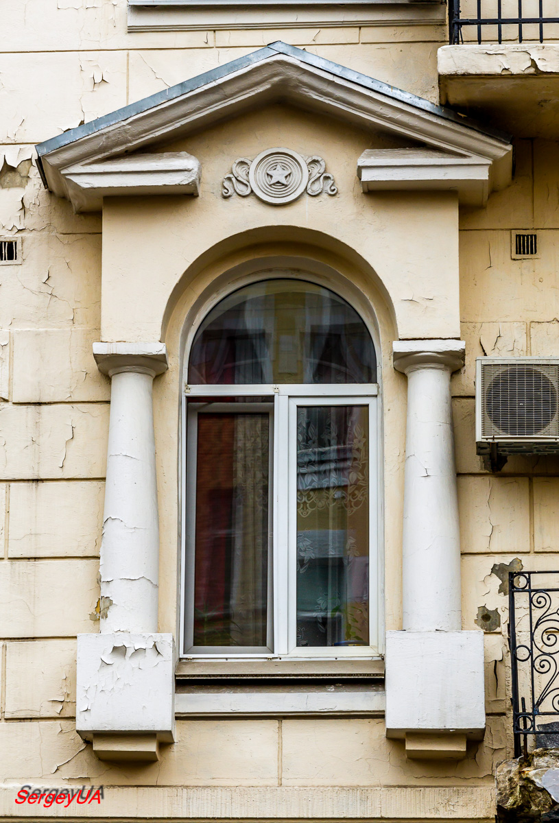 Киев, Улица Антоновича, 10А