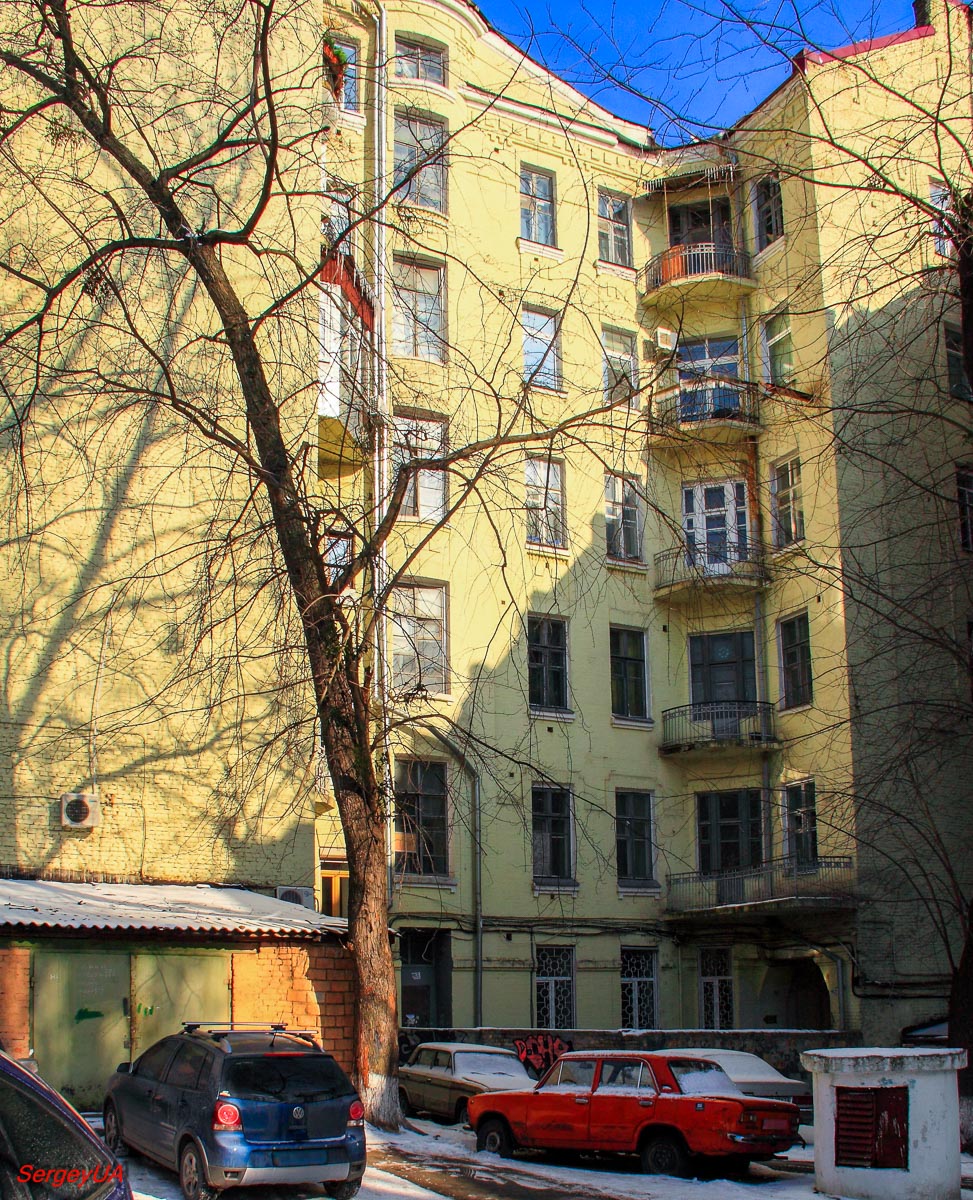 Kyiv, Улица Антоновича, 10А