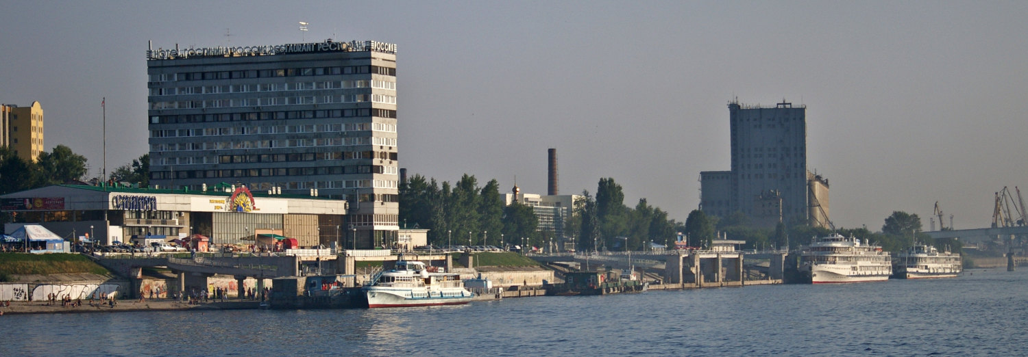 Самара, Улица Максима Горького, 82 (речной вокзал); Улица Максима Горького, 82 (гостиница); Улица Максима Горького, 58