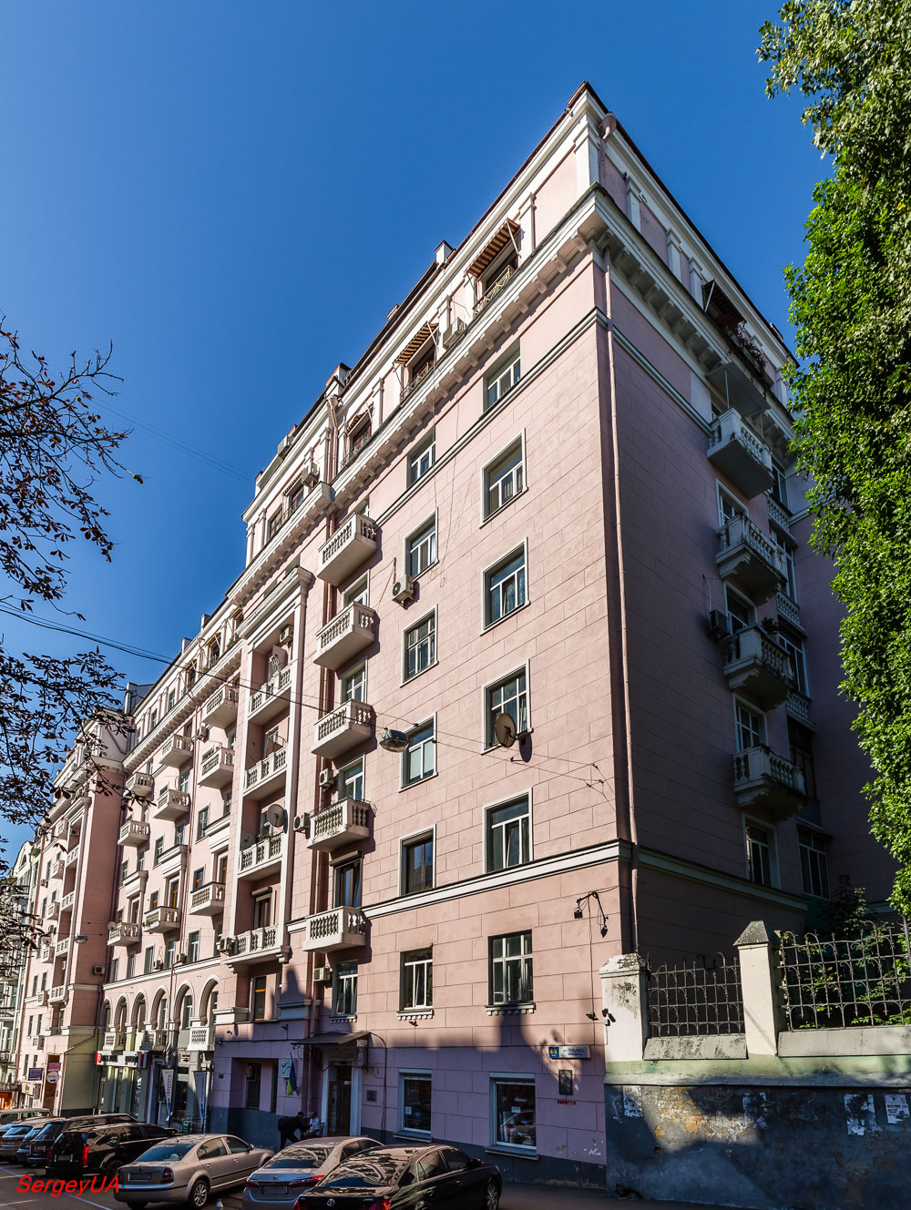 Киев, Улица Антоновича, 4-6