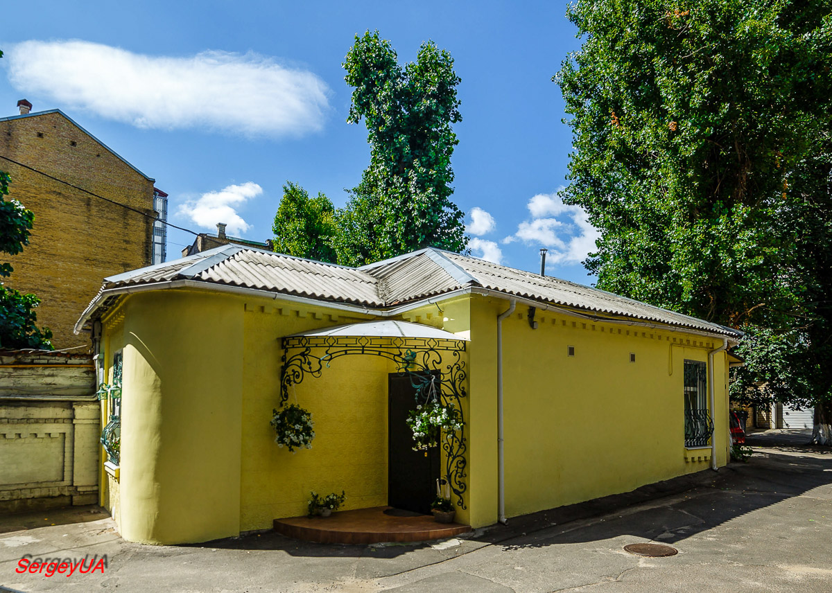 Киев, Улица Антоновича, 20Г