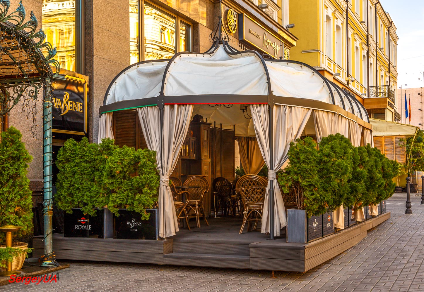 Киев, Владимирская улица, 52А / Улица Богдана Хмельницкого, 17