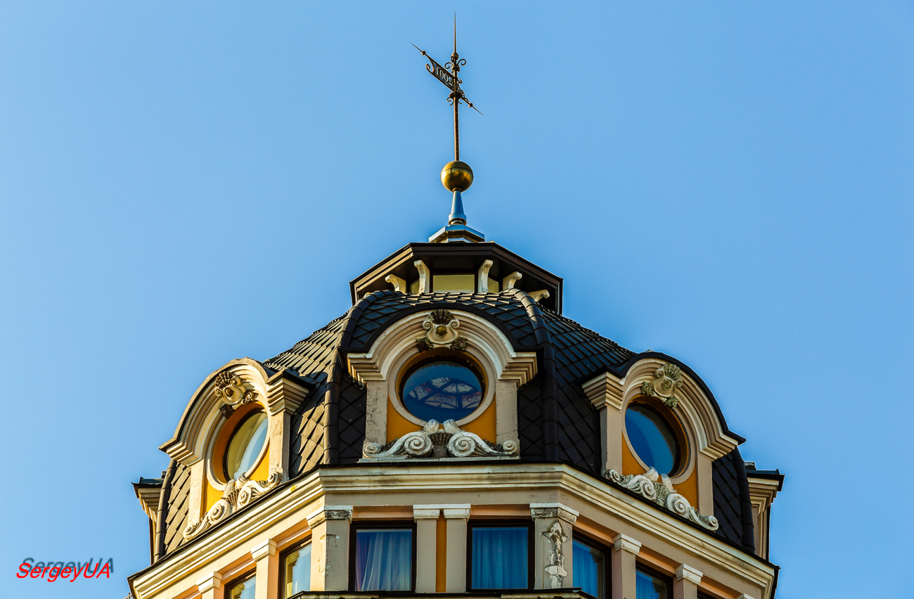 Kyiv, Улица Богдана Хмельницкого, 30 / Улица Лысенко, 10