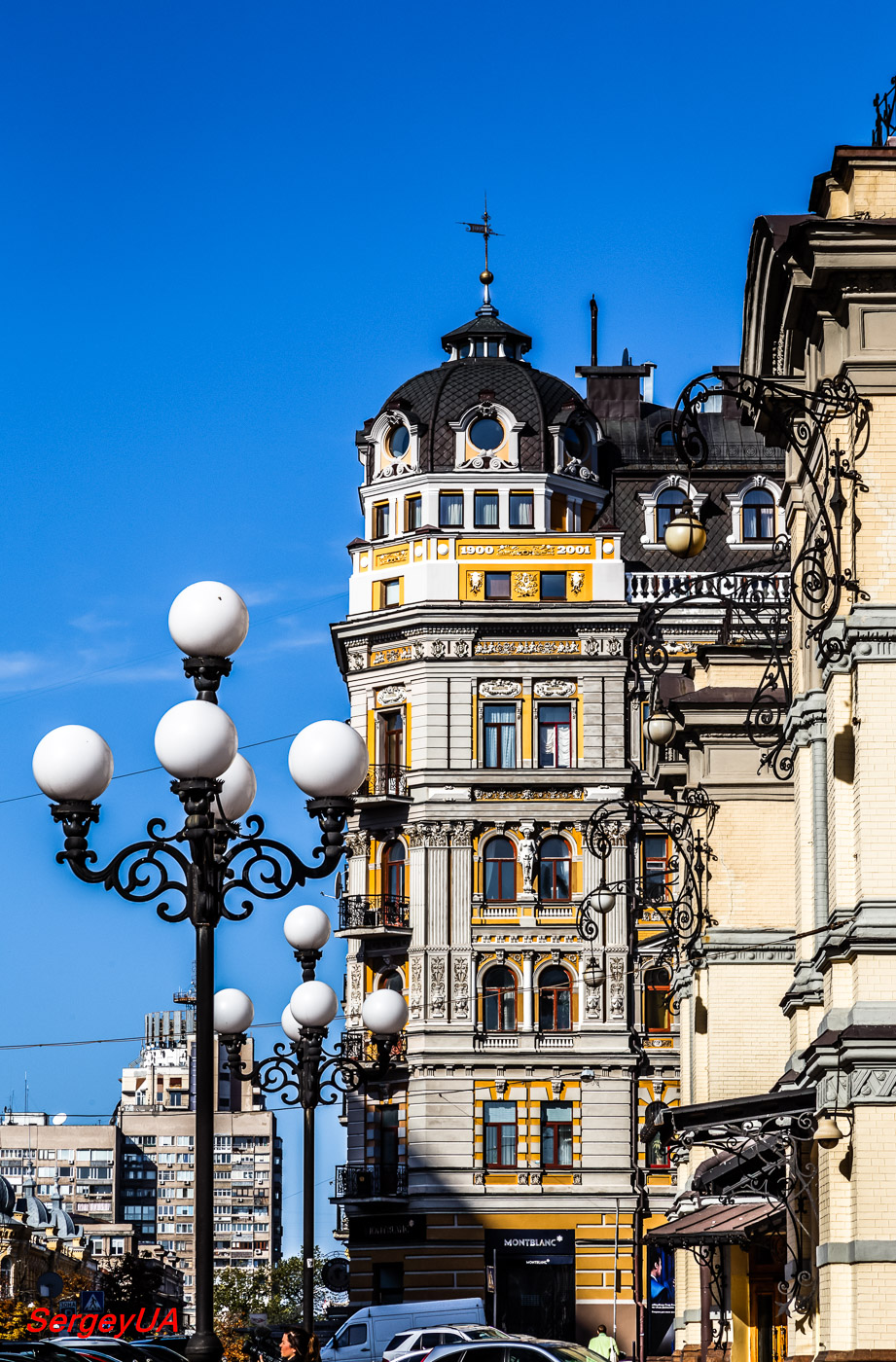 Киев, Улица Богдана Хмельницкого, 30 / Улица Лысенко, 10