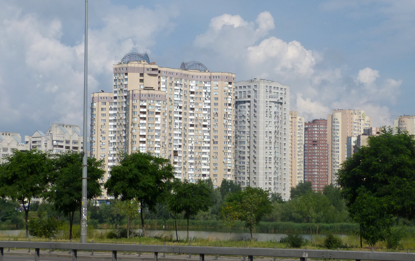 Киев, Улица Михаила Драгоманова, 31Б; Улица Михаила Драгоманова, 31В