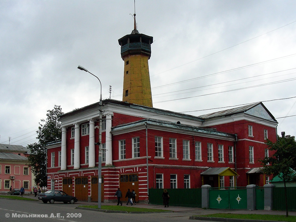 Углич, Ярославская улица, 10 / Улица Ольги Берггольц, 12