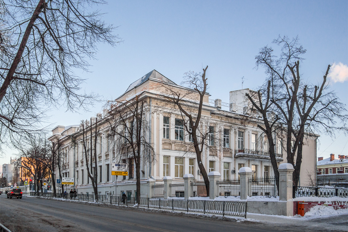 Казань, Улица Муштари, 11 / Улица Бутлерова, 40