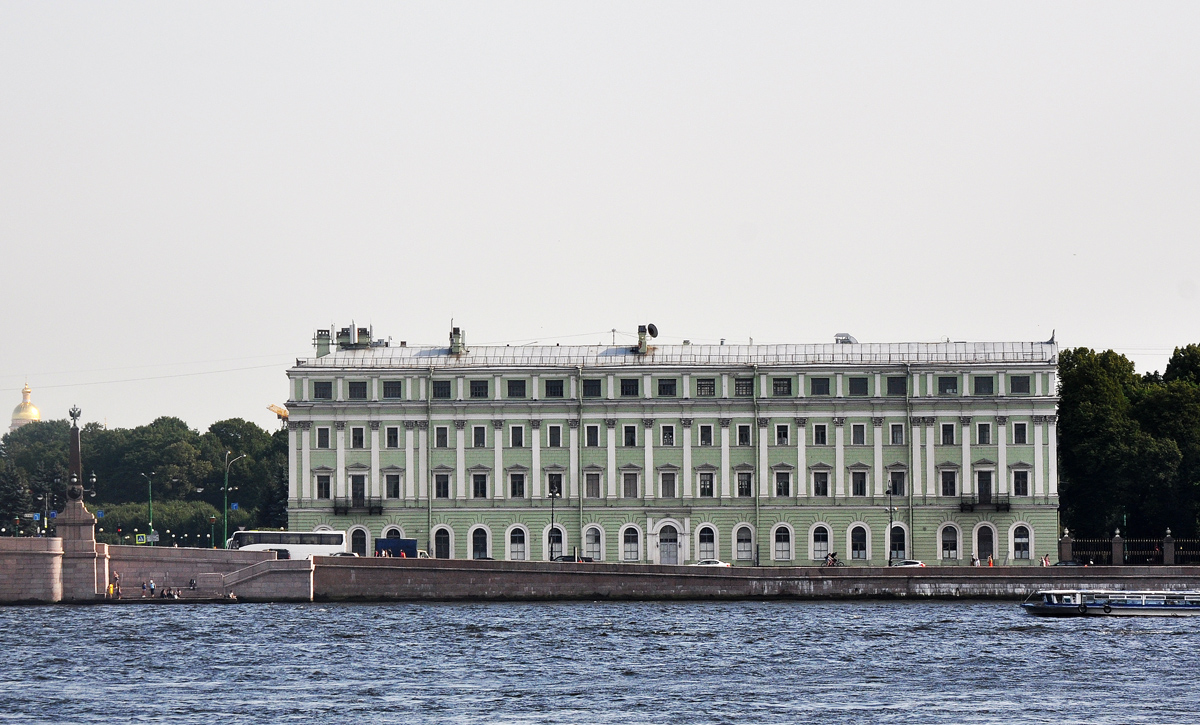 Санкт-Петербург, Миллионная улица, 5 / Дворцовая набережная, 6