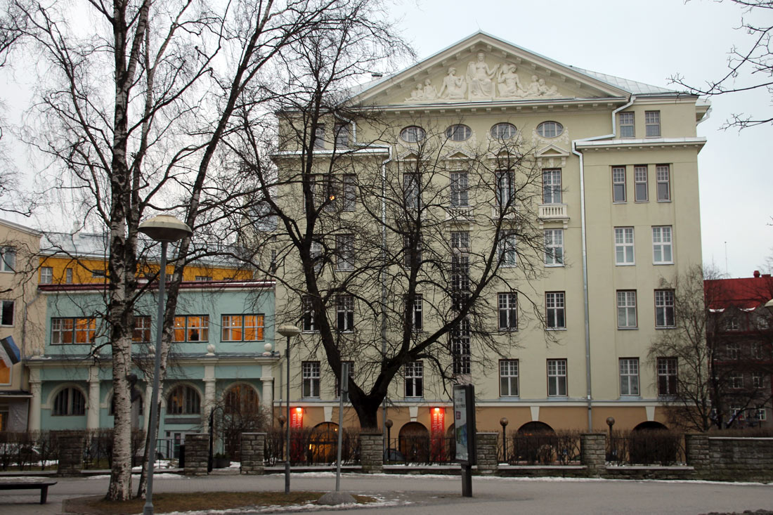 Таллин, Müürivahe, 14-16 / Suur-Karja, 18 / Vabaduse väljak, 2