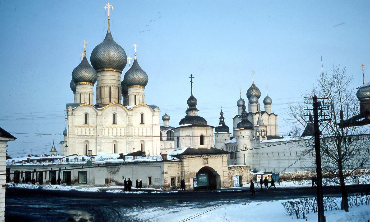 Ростов, Соборная площадь, Успенский собор; Кремль, Воскресенская церковь; Соборная площадь, Святые ворота
