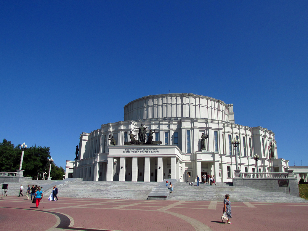 Минск, Площадь Парижской Коммуны, 1