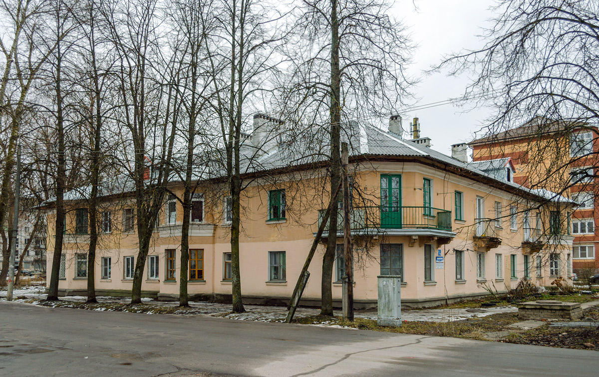 Великий Новгород, Великолукская улица, 16 / Локомотивная улица, 8