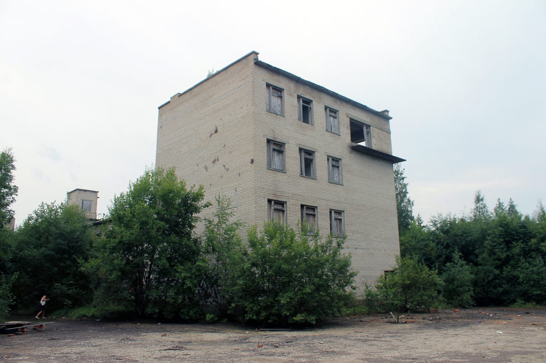 Суурпеа, Instituudi, b