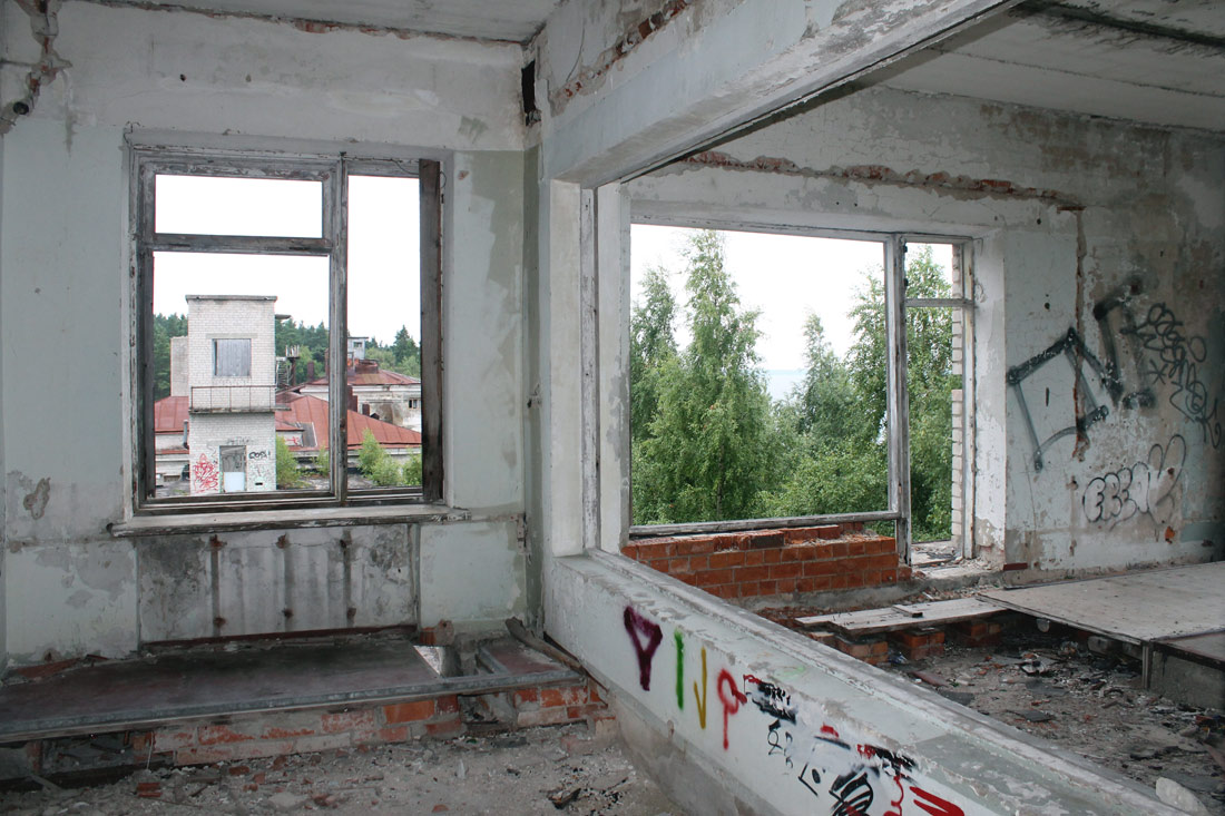 Суурпеа, Instituudi, b