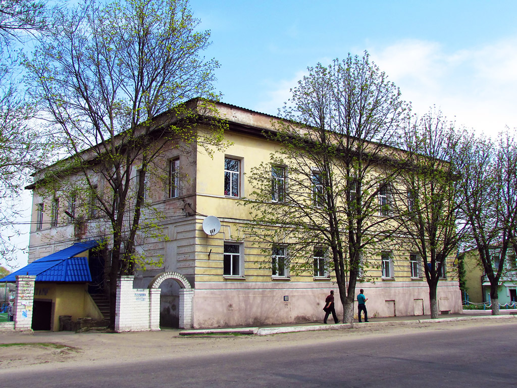Змиёв, Соборная площадь, 6