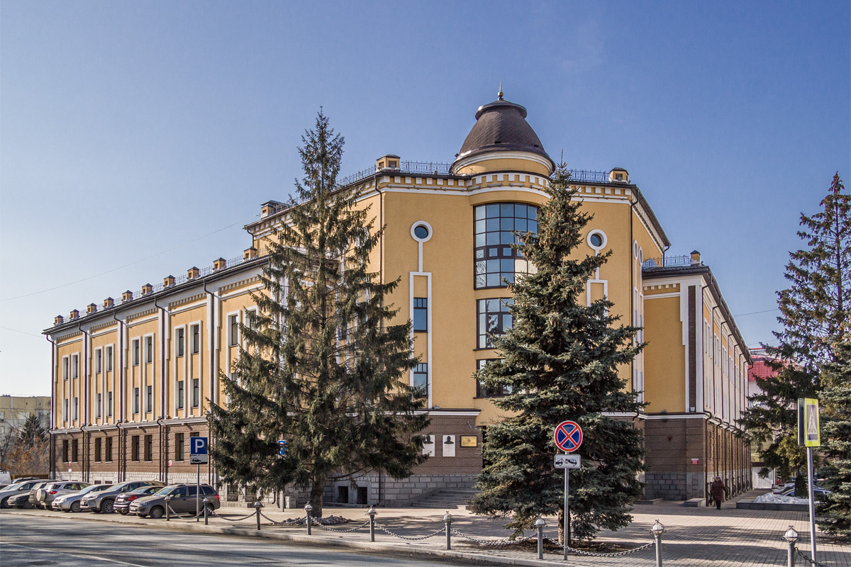 Казань, Улица Достоевского, 18 / Улица Волкова, 75