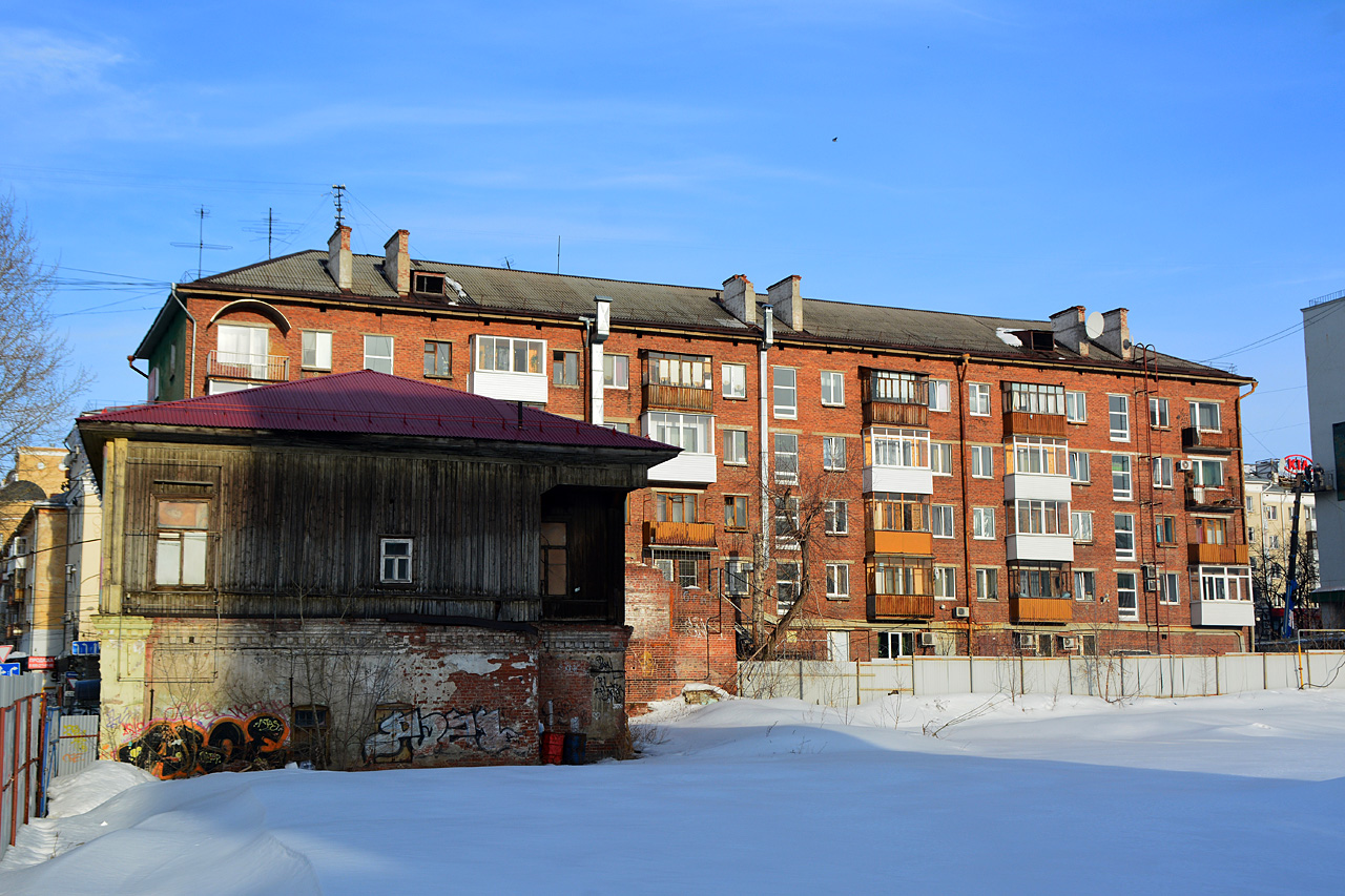 Пермь, Петропавловская улица, 52; Комсомольский проспект, 17