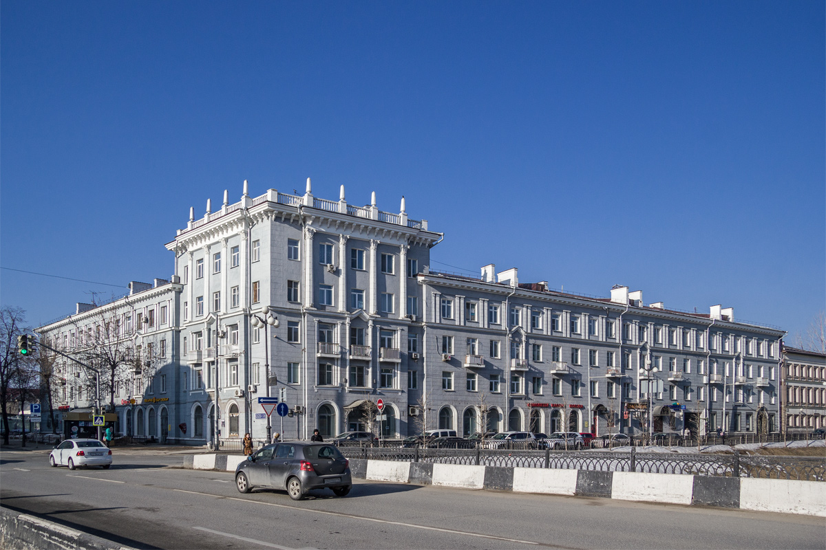 Казань, Лево-Булачная улица, 42 / Улица Мартына Межлаука, 2