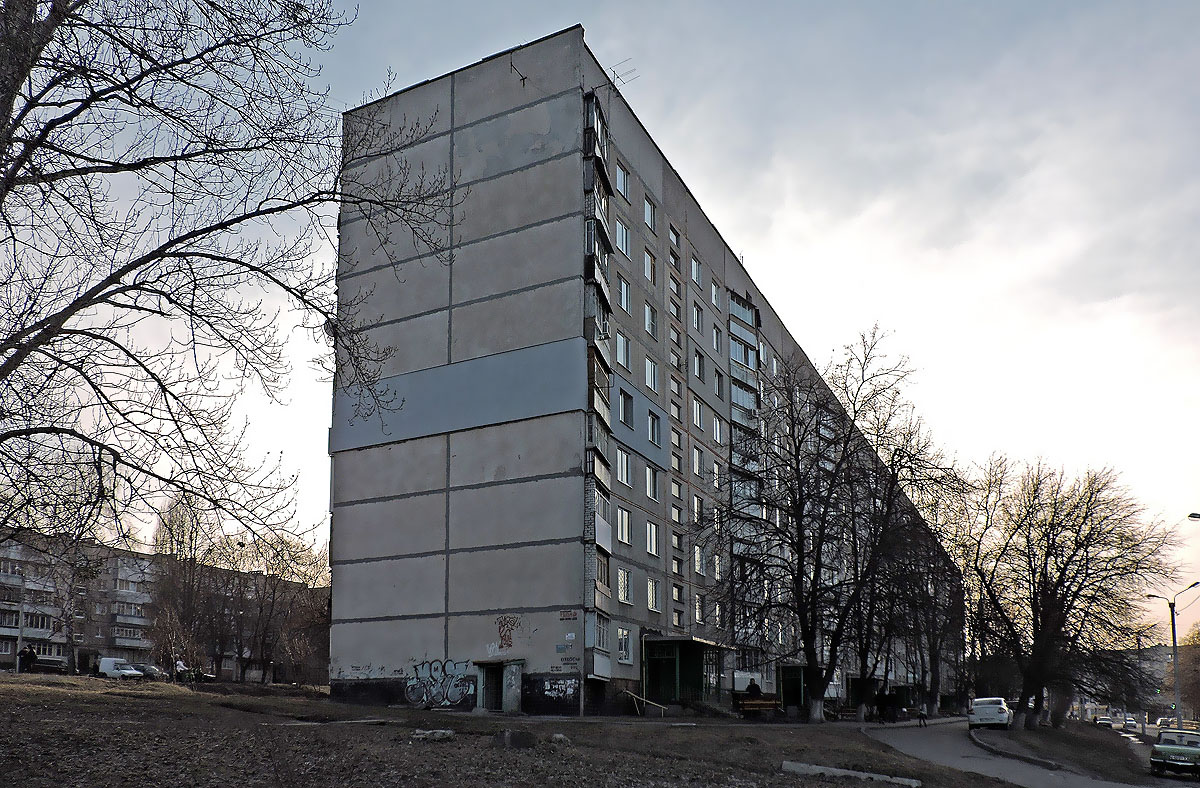 Харьков, Улица Бучмы, 28 / Улица Гвардейцев-Широнинцев, 64