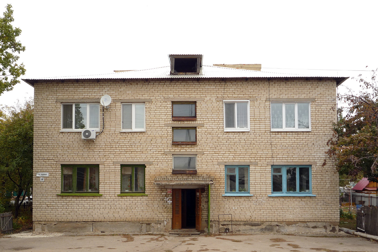 Bezenchuk, Улица Луговцева, 14 / Садовая улица, 36