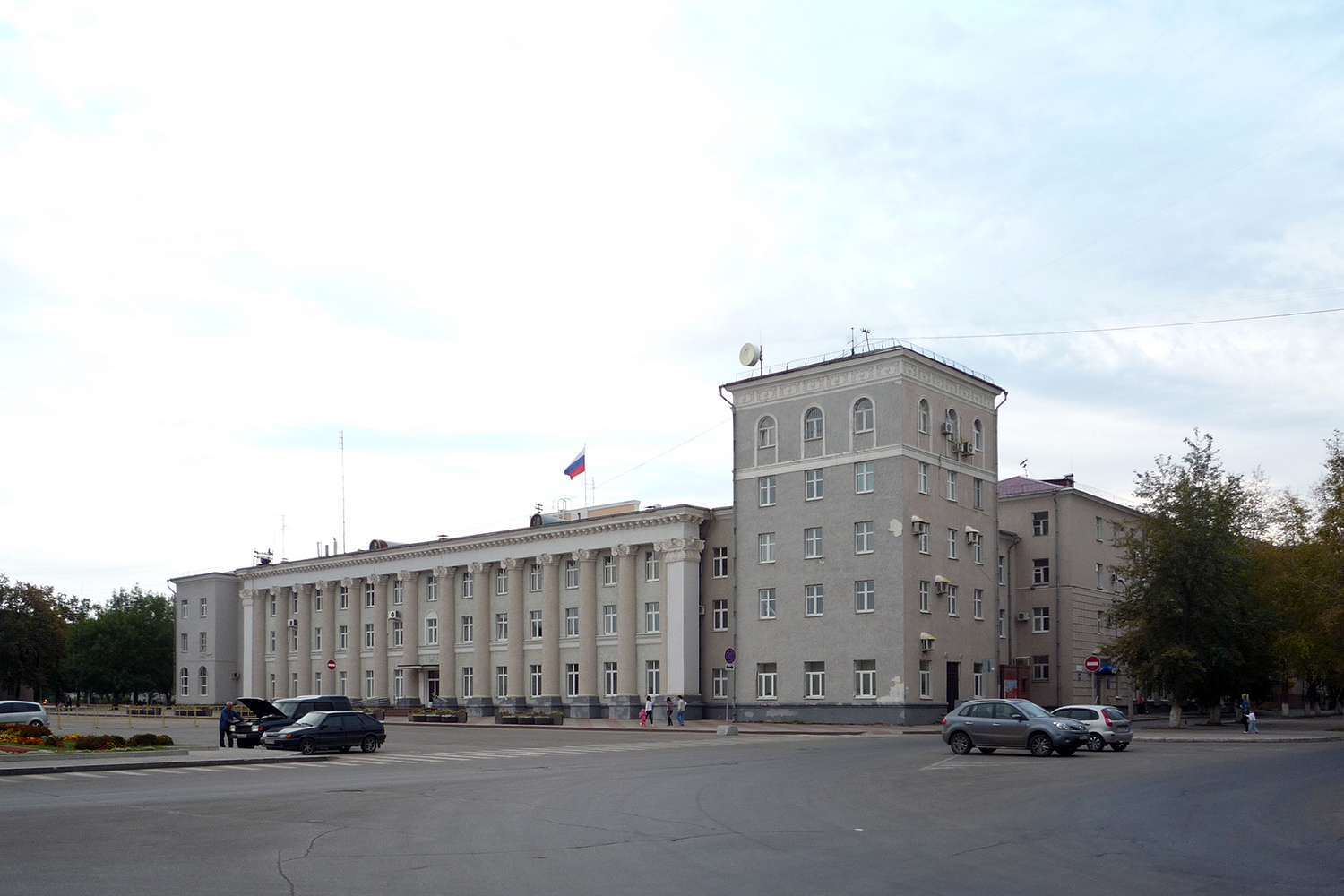 Новокуйбышевск, Коммунистическая улица, 37; Улица Миронова, 2
