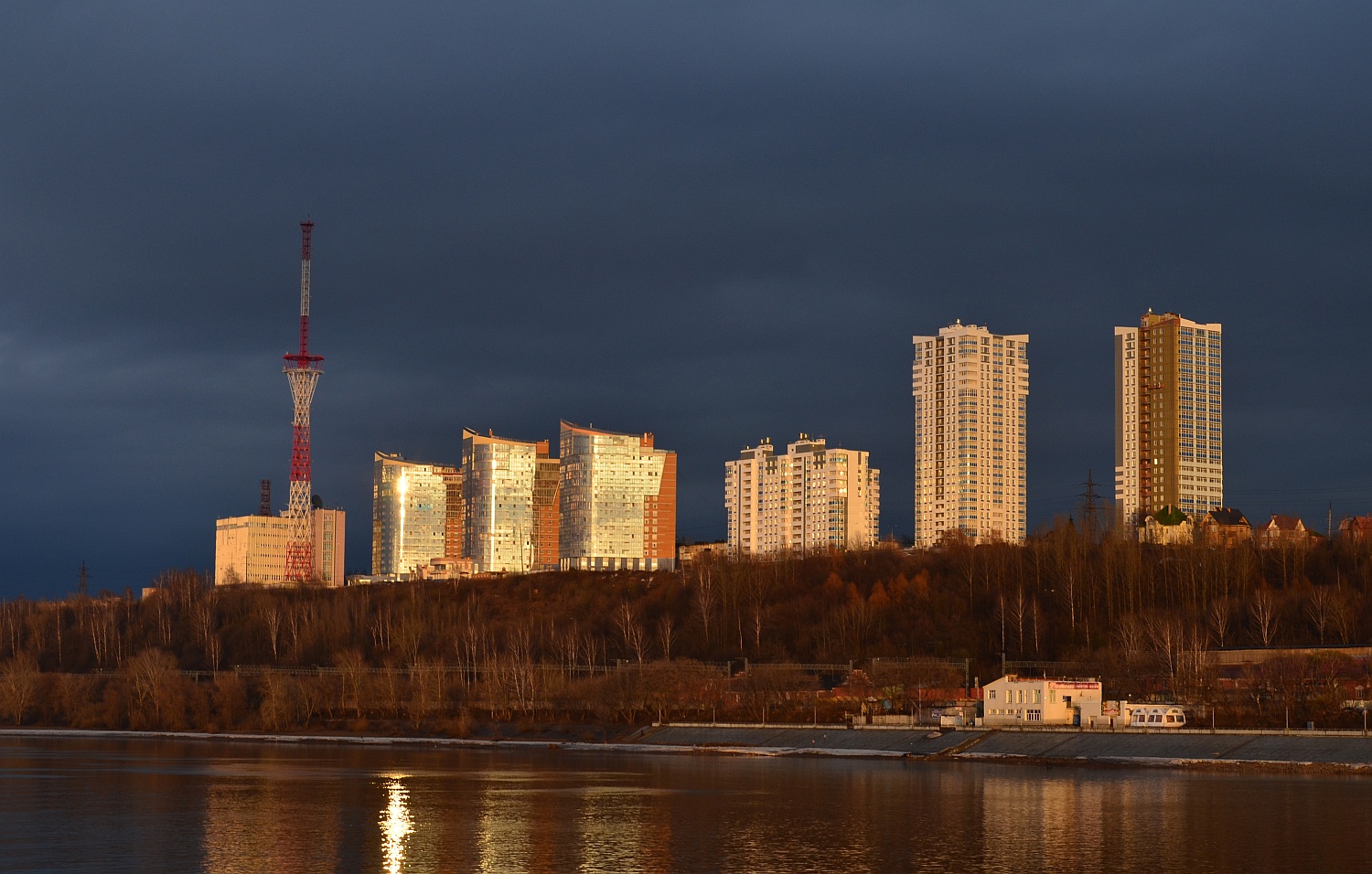 Пермь, Красновишерская улица, 37; Красновишерская улица, 39; Красновишерская улица, 35; Улица Крупской, 2; Улица Фрезеровщиков, 86; Улица Фрезеровщиков, 59. Пермь — Панорамы