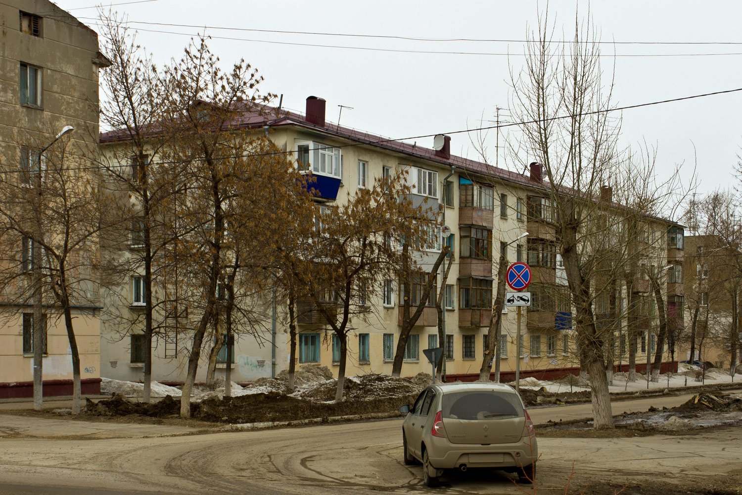 Новокуйбышевск, Ленинградская улица, 1