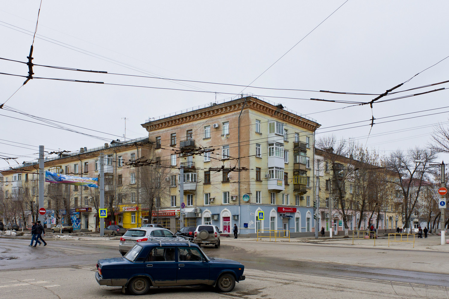 Новокуйбышевск, Улица Миронова, 8 / Улица Чернышевского, 11