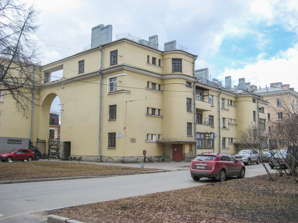 Санкт-Петербург, Проспект Стачек, 33 / Улица Белоусова, 2