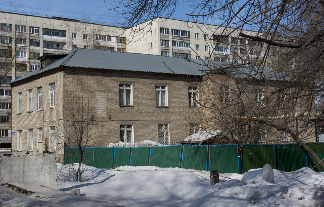 Ufa, Улица Левитана, 45 / Новороссийская улица, 12