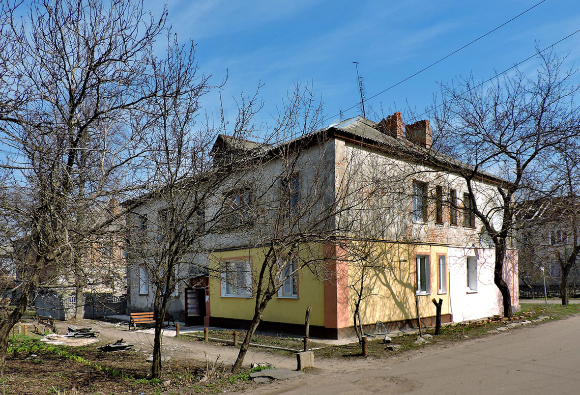 Балаклія, Улица Оксаны Петрусенко, 11 / Улица Гагарина, 15