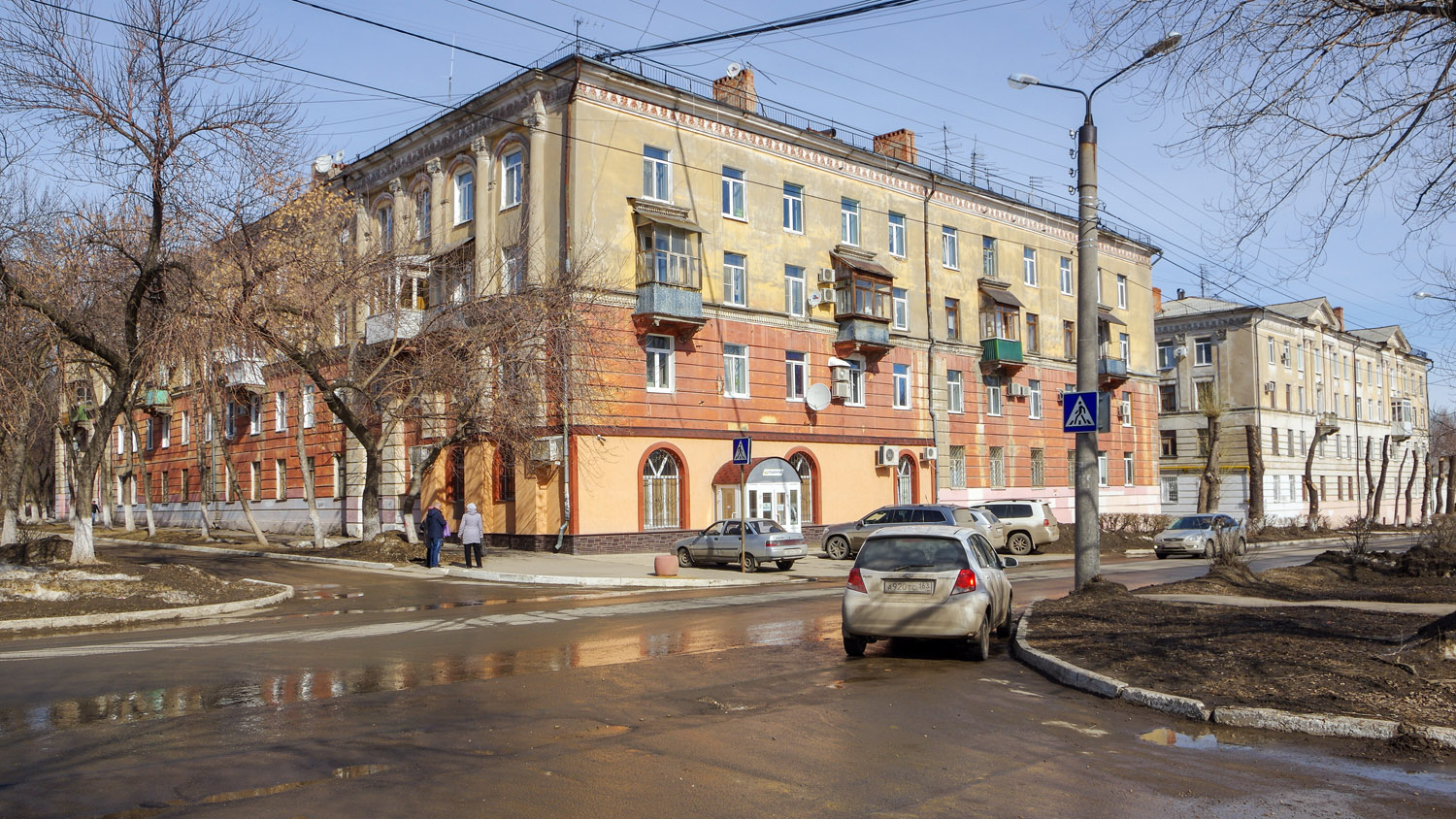 Новокуйбышевск, Улица Фрунзе, 12; Улица Кутузова, 22 / Улица Фрунзе, 10