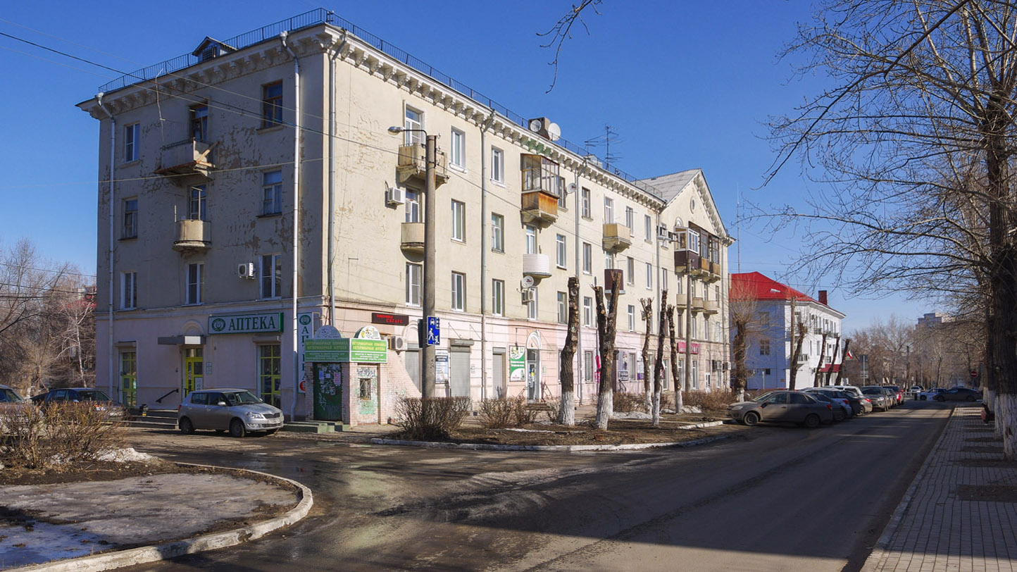 Новокуйбышевск, Советская улица, 10 / Коммунистическая улица, 32