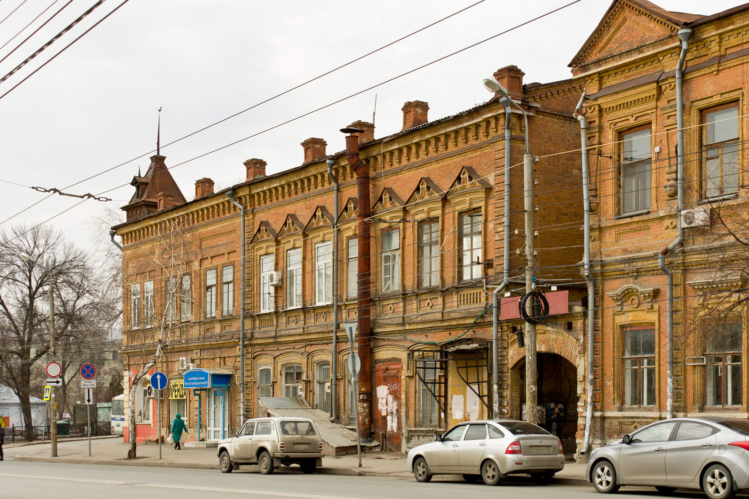 Самара, Самарская улица, 40 / Улица Высоцкого, 12