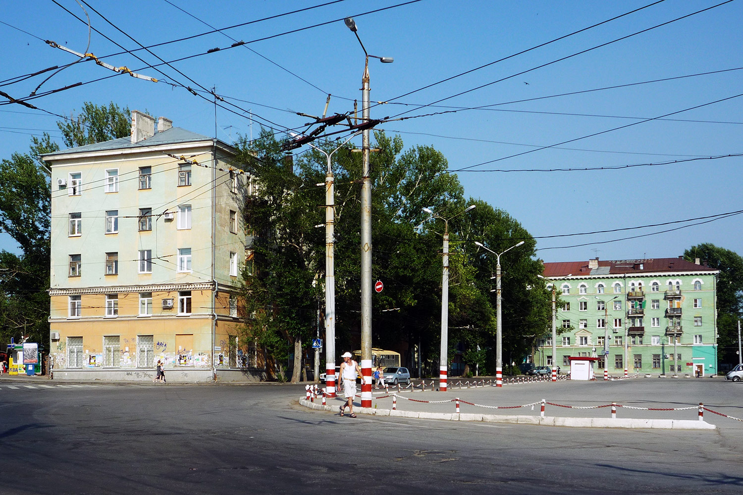 Самара, Никитинская площадь, 5/28; Спортивная улица, 25В