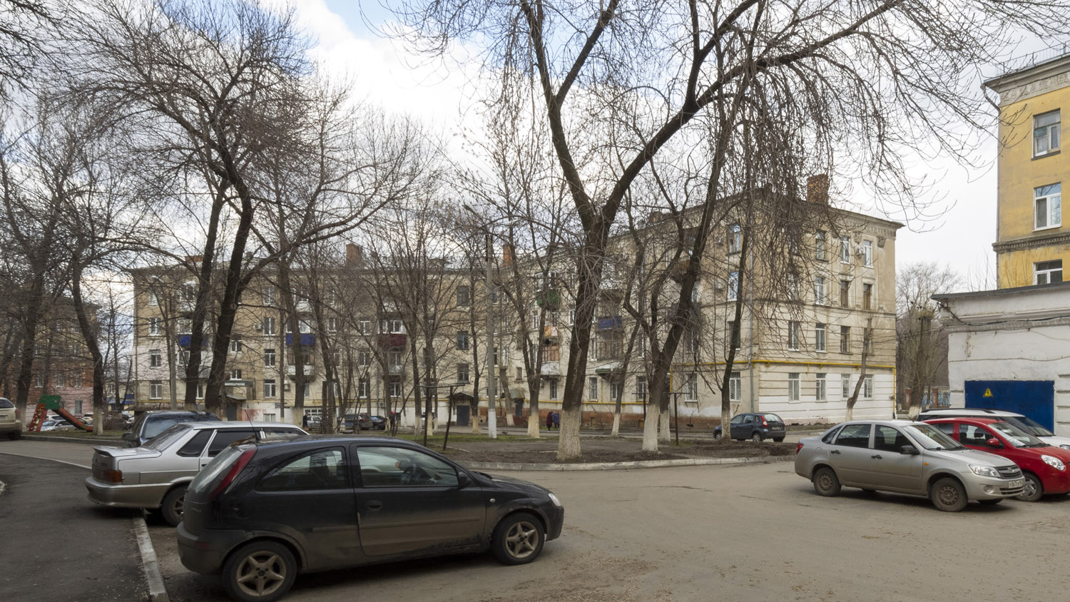 Новокуйбышевск, Улица Кутузова, 22 / Улица Фрунзе, 10