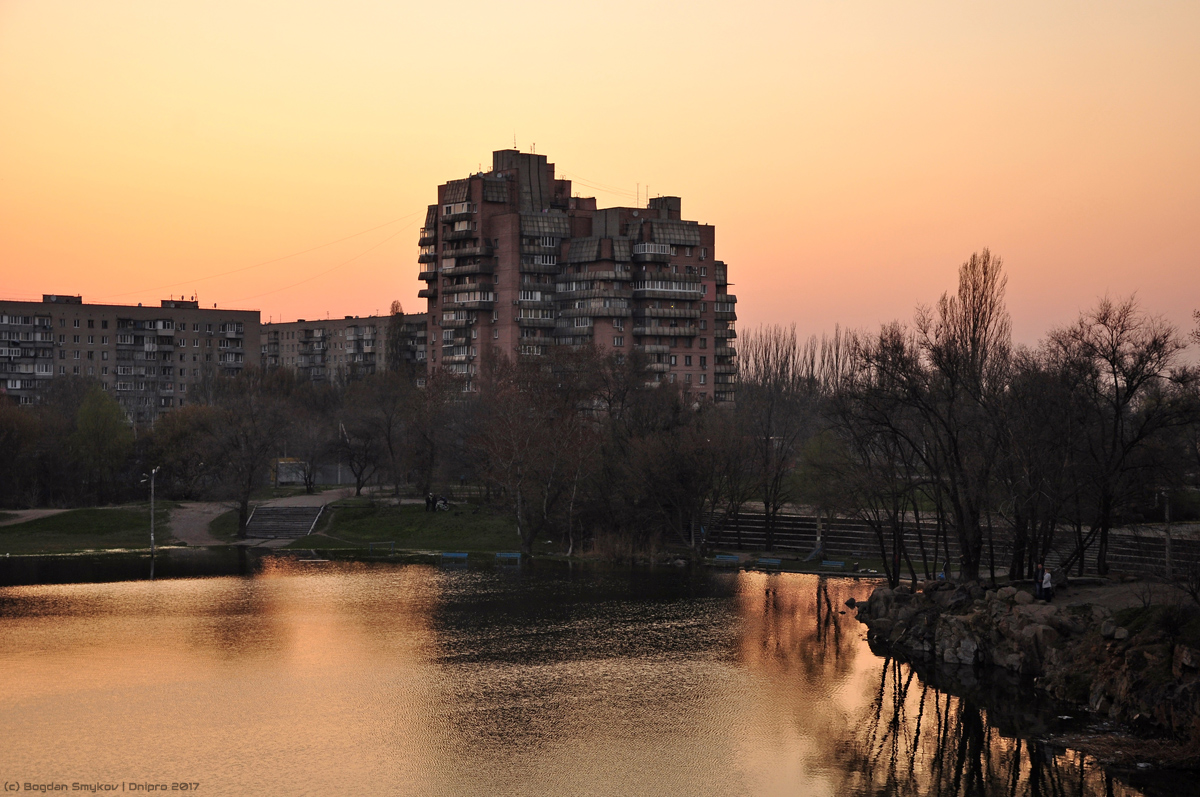 Днепр, Микрорайон Красный Камень, 3
