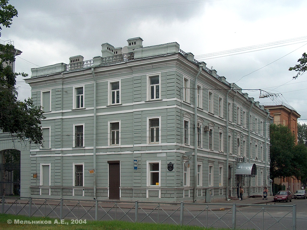 Санкт-Петербург, Наличная улица, 9 / Средний проспект В. О., 103
