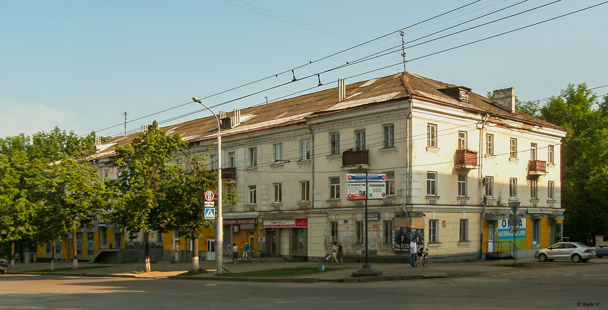 Уфа, Первомайская улица, 32 / Улица Владимира Маяковского, 18