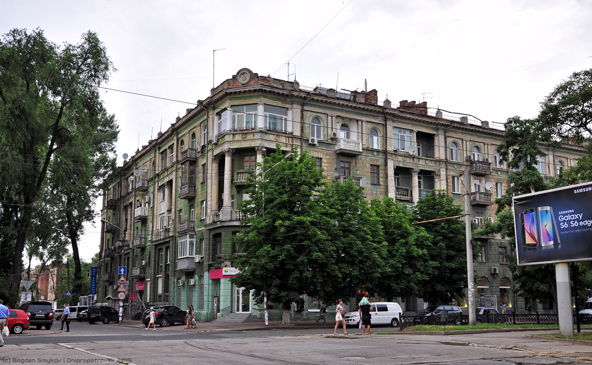 Днепр, Проспект Дмитрия Яворницкого, 100 / Улица Княгини Ольги, 1