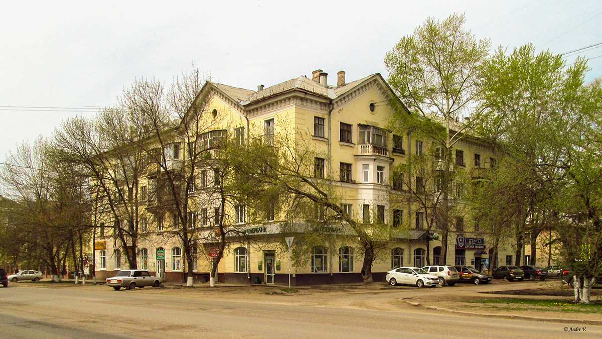 Уфа, Улица Александра Невского, 33 / Переулок Кулибина, 1