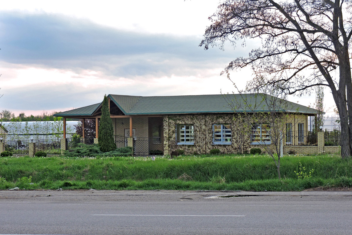 Дергачёвский район, прочие н.п., пос. Лесное, улица Горького, 5