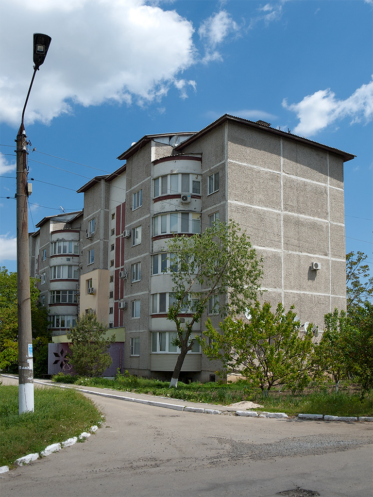 Jakymiwka, Улица Молодых патриотов, 14