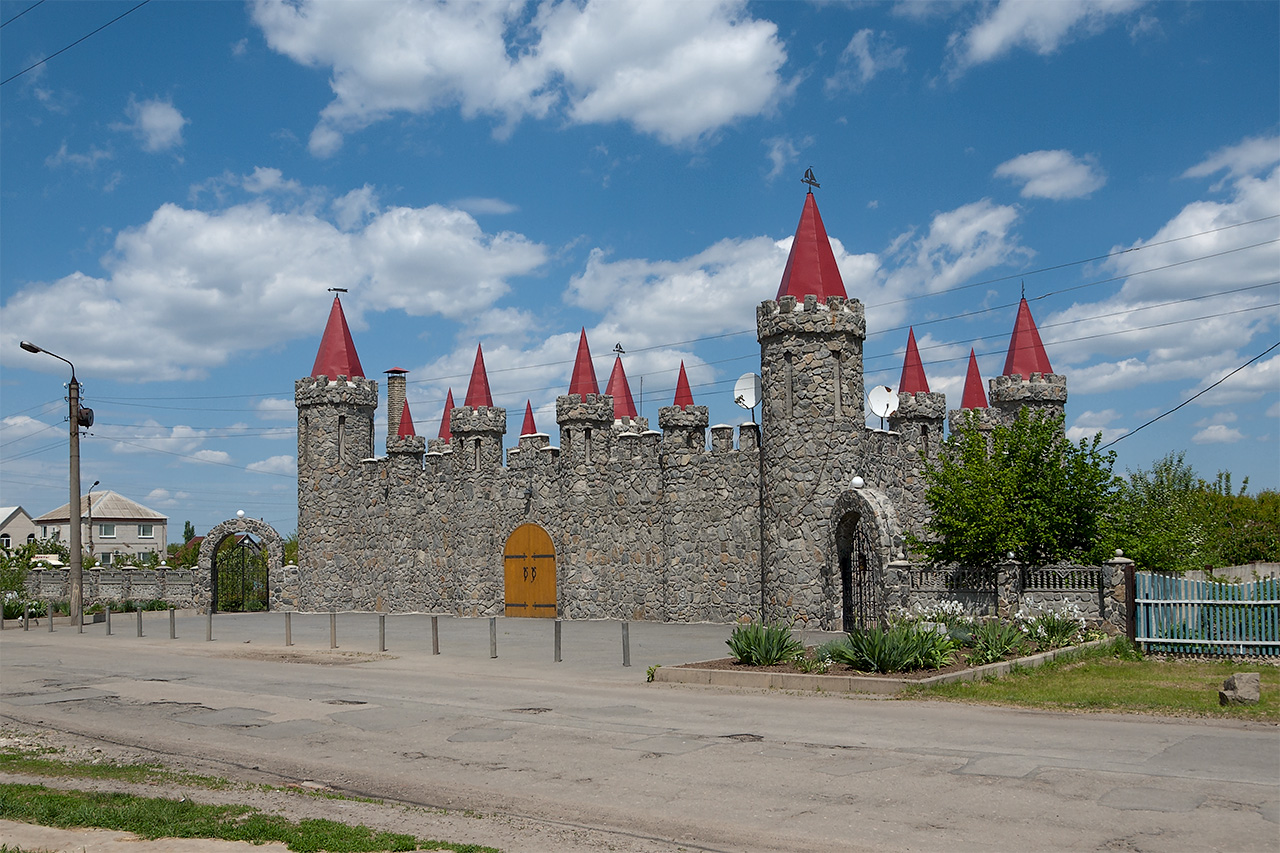 Jakymiwka, Улица Молодых патриотов, 22