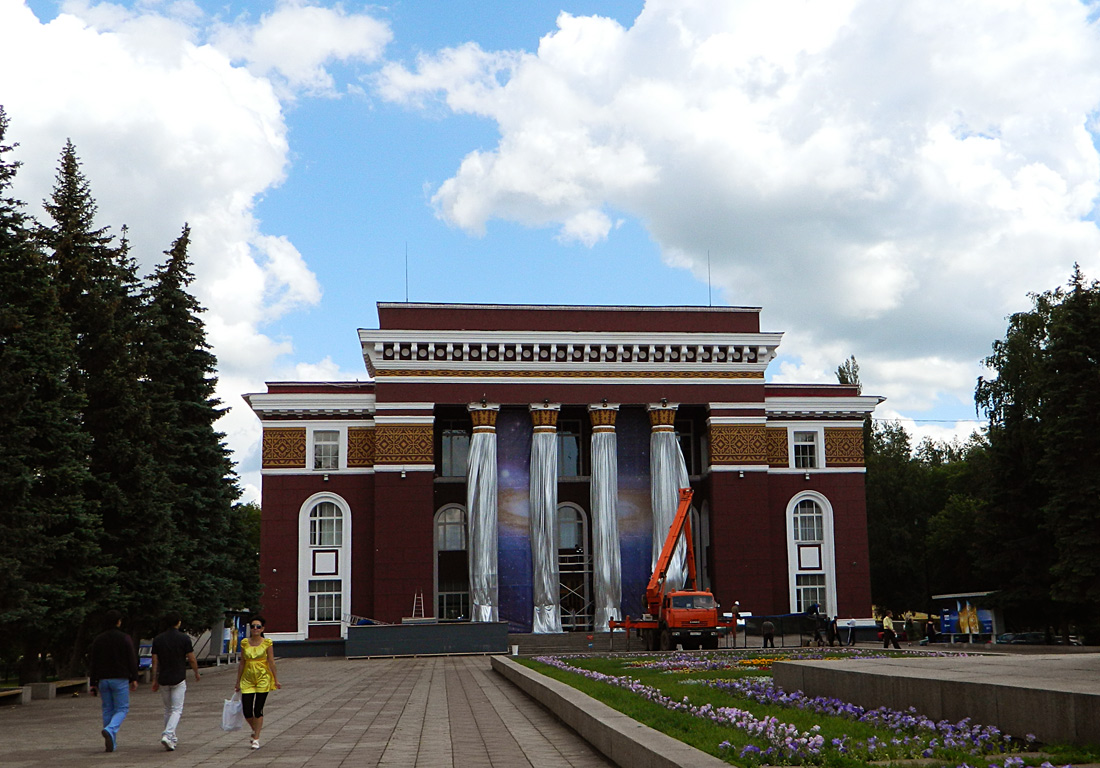 Salavat, Улица Юрия Гагарина, 2А / Первомайская улица, 2А