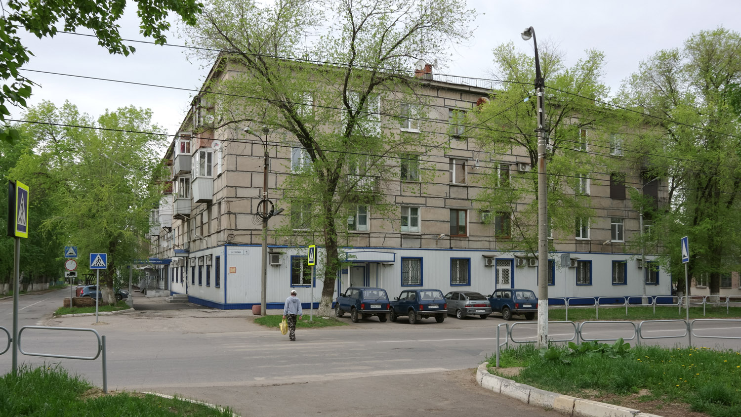 Новокуйбышевск, Улица Репина, 11 / Улица Гагарина, 1