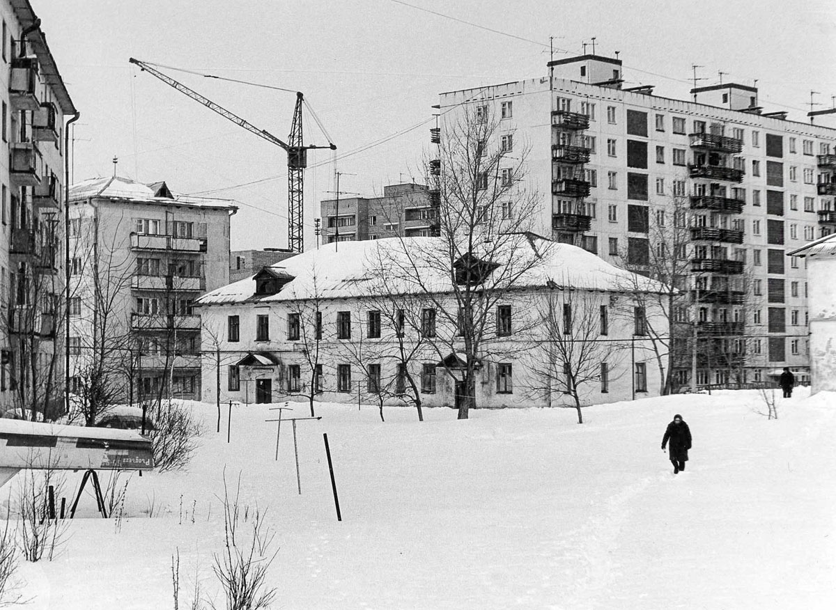 Novokuybyshevsk, Школьный переулок, 4; Школьный переулок, 6