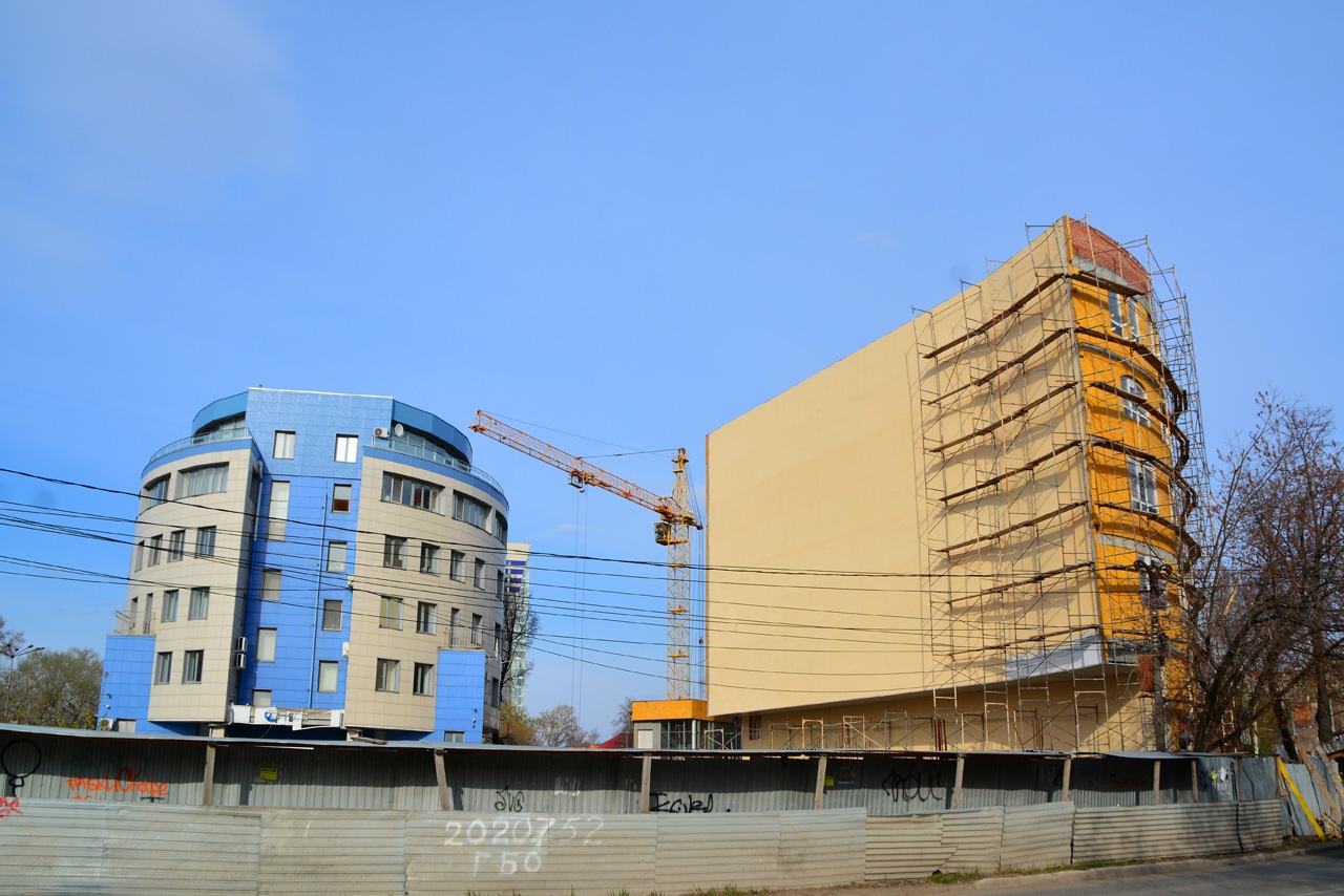 Пермь, Улица Окулова, 27; Монастырская улица, 70