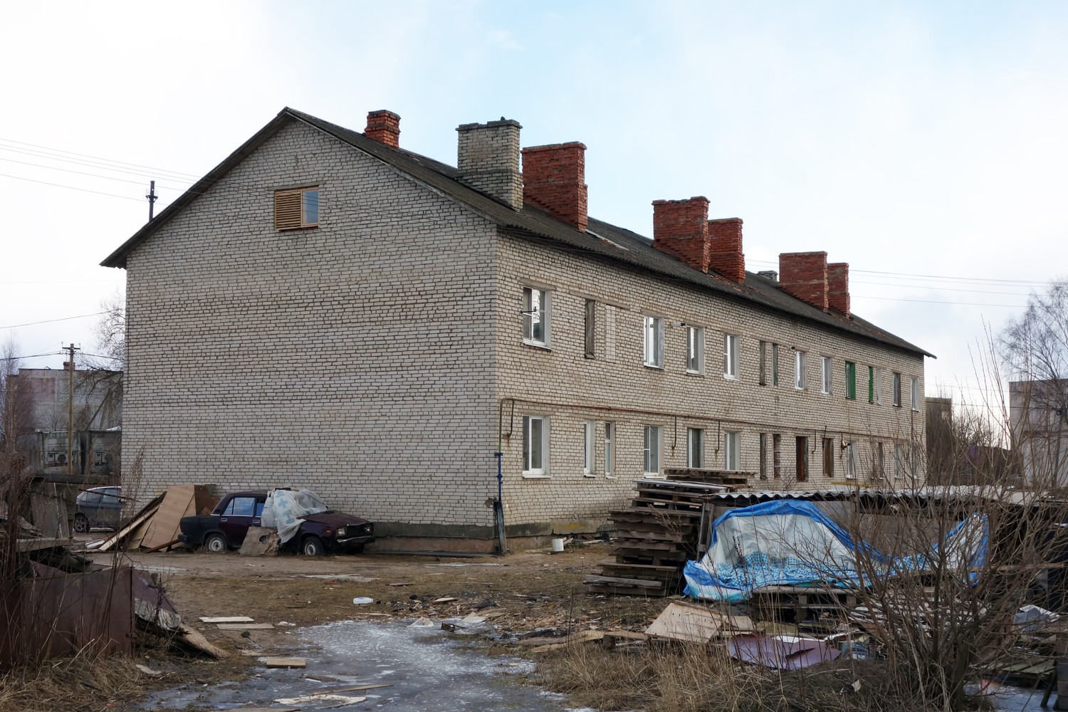Новгородский район, прочие н.п., пос. Волховец, Пионерская улица, 9